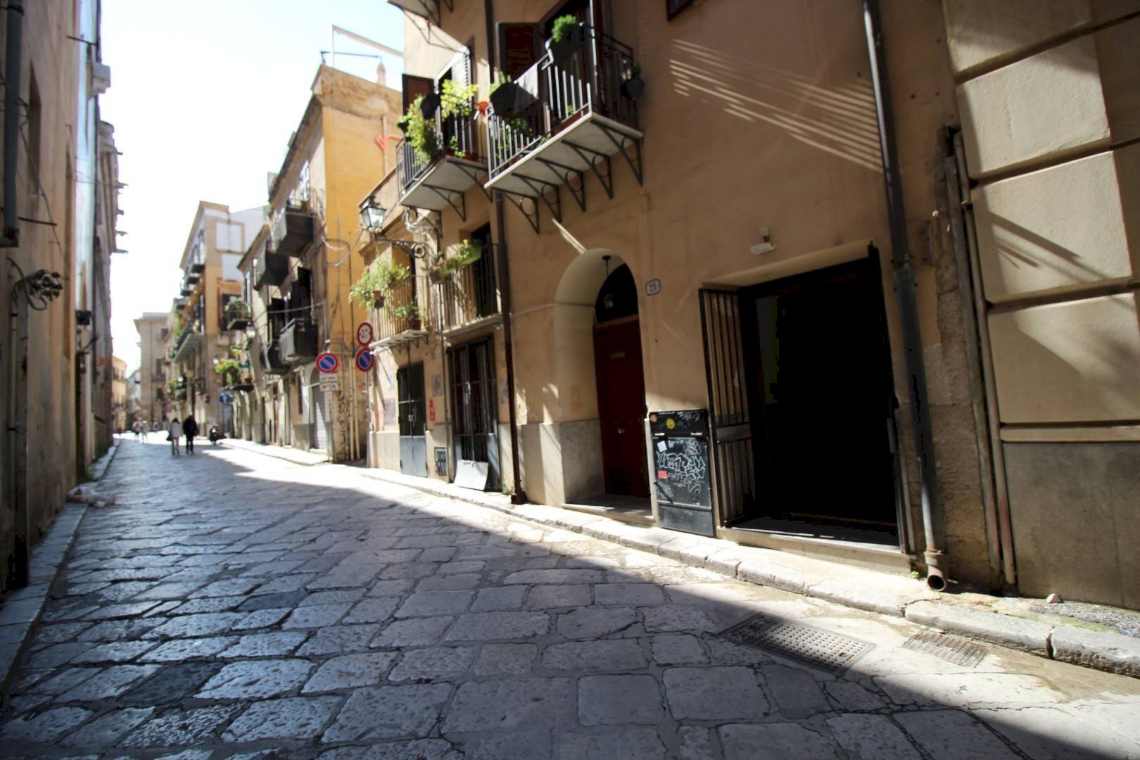 Foto 4 - Locale Commerciale Via Alloro
 
19, Palermo - foto 3