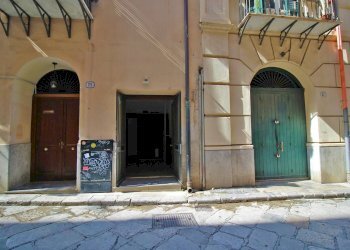 Foto 10 - Locale Commerciale Via Alloro
 
19, Palermo - foto 9