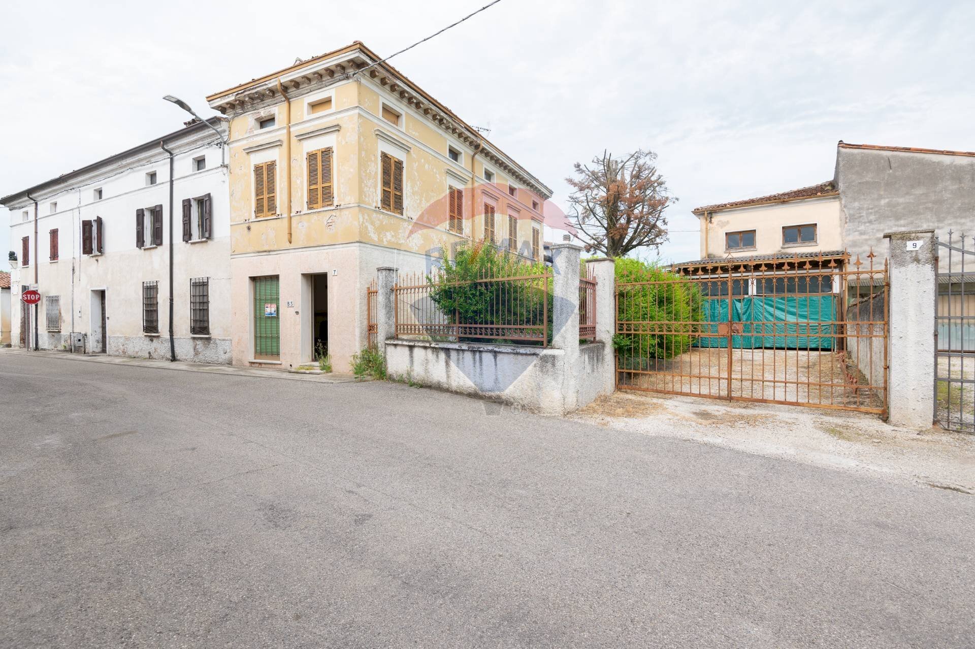 Edificio all\'aperto - Independent house Marcaria - photo 1