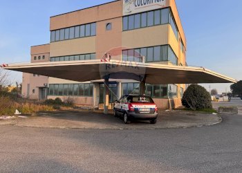 Edificio all\'aperto - Commercial Premises Via Ettore Berni
 
2, Mantova - photo 4