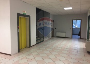 Stanza vuota - Commercial Premises Via Ettore Berni
 
2, Mantova - photo 8