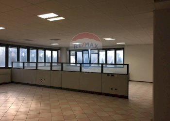 Stanza vuota - Commercial Premises Via Ettore Berni
 
2, Mantova - photo 9