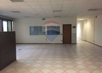 Stanza vuota - Commercial Premises Via Ettore Berni
 
2, Mantova - photo 11