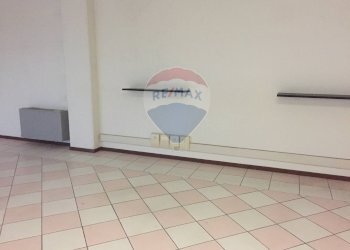 Stanza vuota - Commercial Premises Via Ettore Berni
 
2, Mantova - photo 12