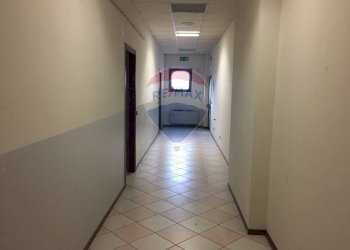 Hall / corridoio - Commercial Premises Via Ettore Berni
 
2, Mantova - photo 13