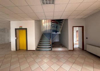 Ricezione / Lobby - Commercial Premises Via Ettore Berni
 
2, Mantova - photo 14