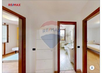 Hall / corridoio - Three-room apartment VIA ALBERT EINSTEIN
 
17, Villanterio - photo 19