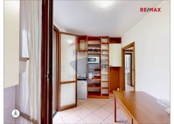 Hall / corridoio - Three-room apartment VIA ALBERT EINSTEIN
 
17, Villanterio - photo 28