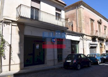 Foto 1 - Locale Commerciale via Garibaldi, Calatabiano - foto 1