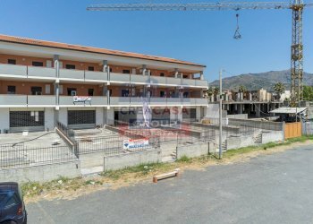 Foto 1 - Locale Commerciale Via Dionisio, Giardini-Naxos - foto 1