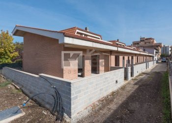 Foto 23 - Villa Via Napoli
 
27, Ciampino - foto 23