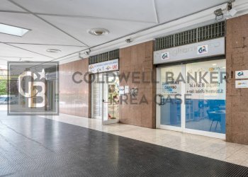 Foto 1 - Locale Commerciale Via San Francesco D'Assisi
 
58/74, Ciampino - foto 1