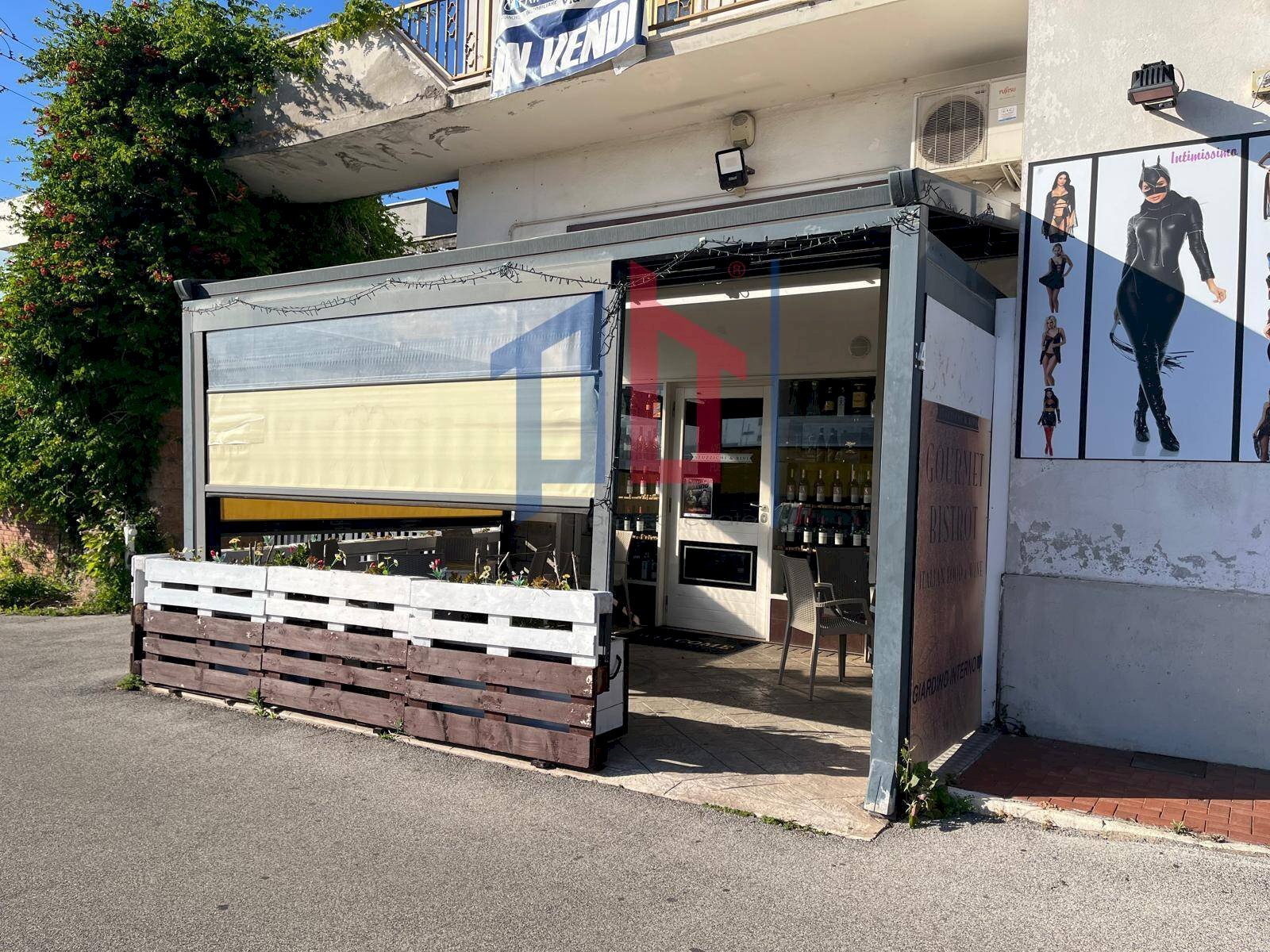 Foto 3 - Attività Commerciale largo goffredo mameli
 
14, Pomezia - foto 3