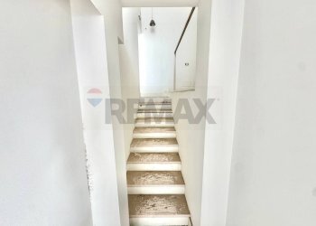 Scale - Locale Commerciale Corso Vittorio Emanuele III
 
234, Terrasini - foto 11