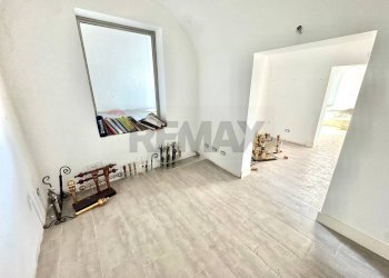 Stanza vuota - Locale Commerciale Corso Vittorio Emanuele III
 
234, Terrasini - foto 28