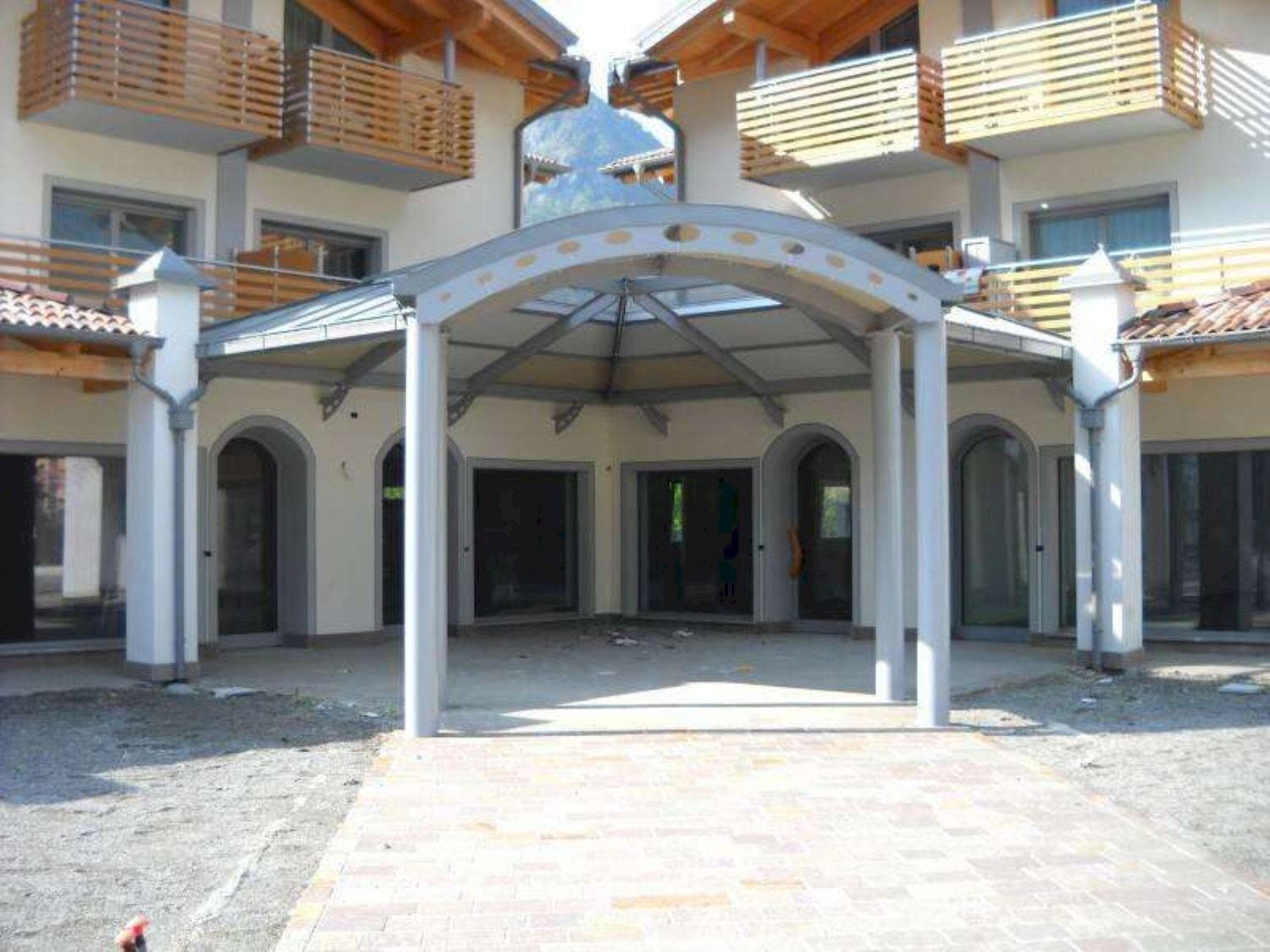 vista - Locale Commerciale Giuseppe Garibaldi
 
141, Storo - foto 3