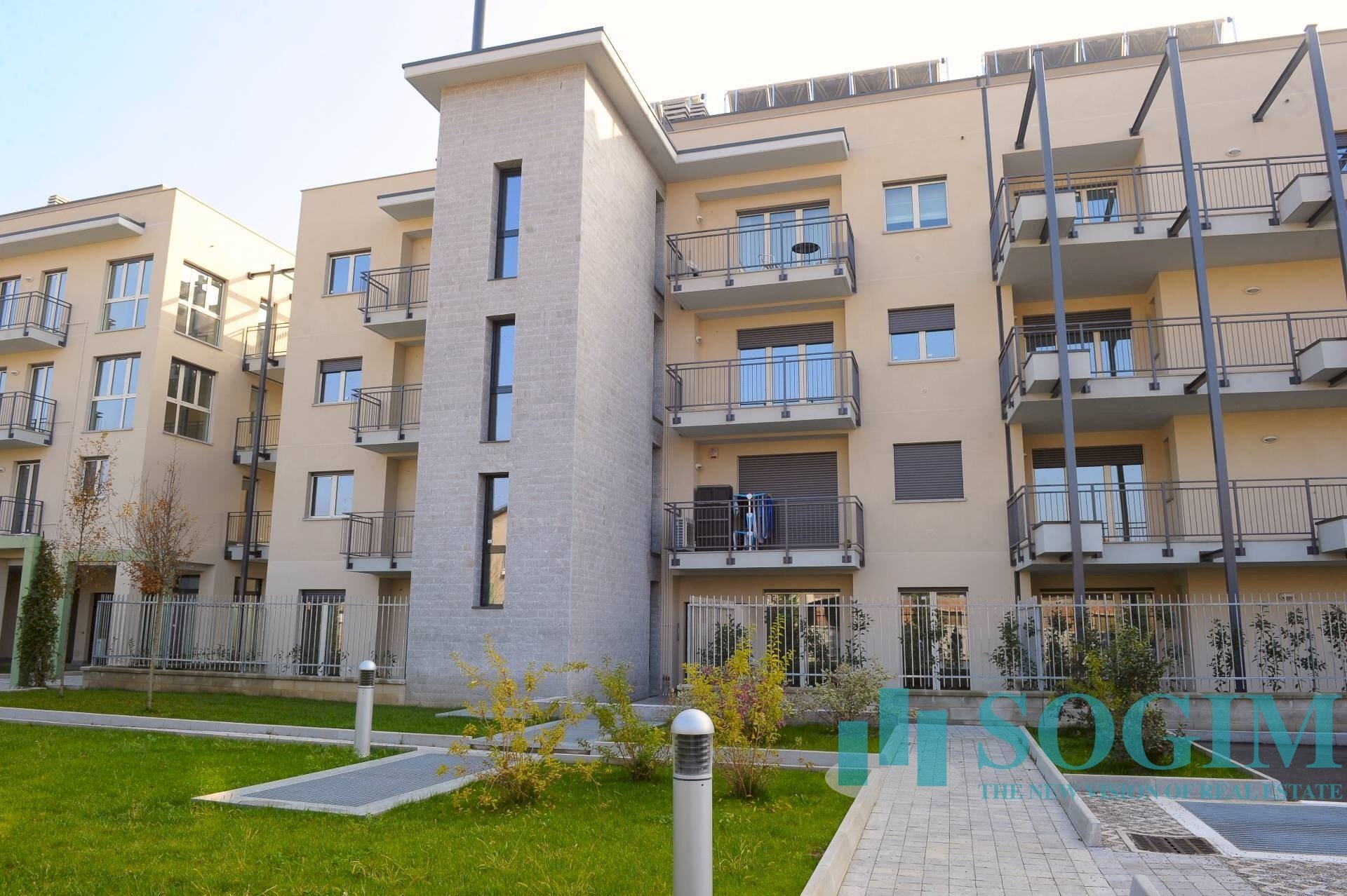 Foto 2 - Locale Commerciale via Toti, Carugo - foto 2