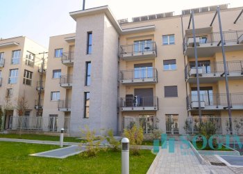 Foto 2 - Locale Commerciale via Toti, Carugo - foto 2