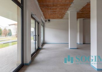 Foto 2 - Negozio via Toti, Carugo - foto 2