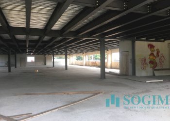 foto interna - Locale Commerciale Strada Statale Dei Giovi
 
snc, Cermenate - foto 3