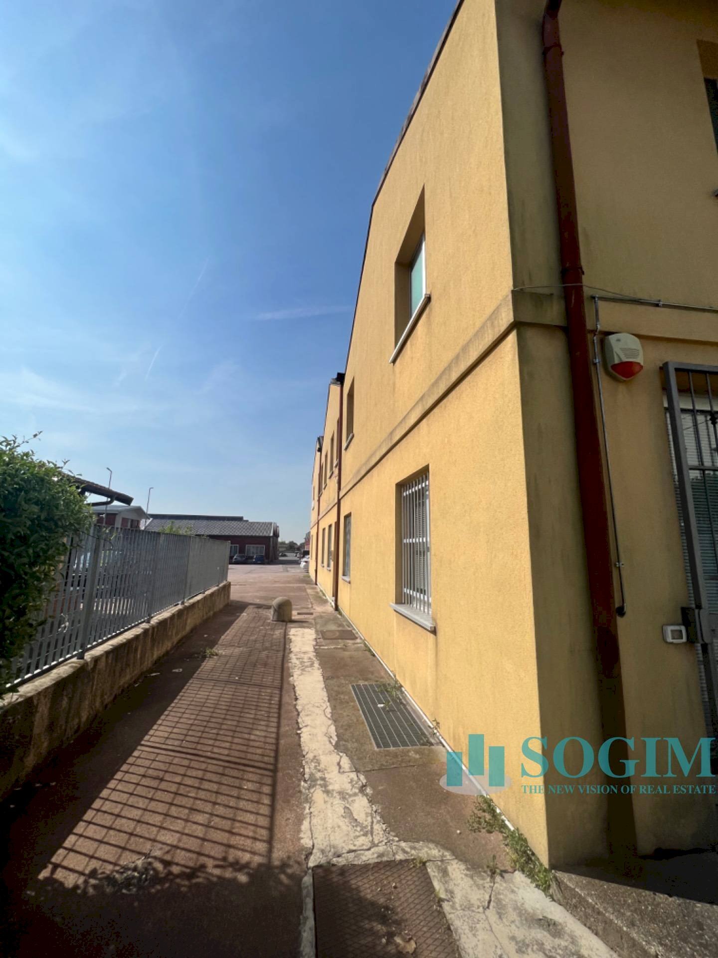 Foto Esterno 1 - Ufficio Via G. Garibaldi
 
42, Bregnano - foto 2