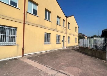 Foto esterno 5 - Ufficio Via G. Garibaldi
 
42, Bregnano - foto 5