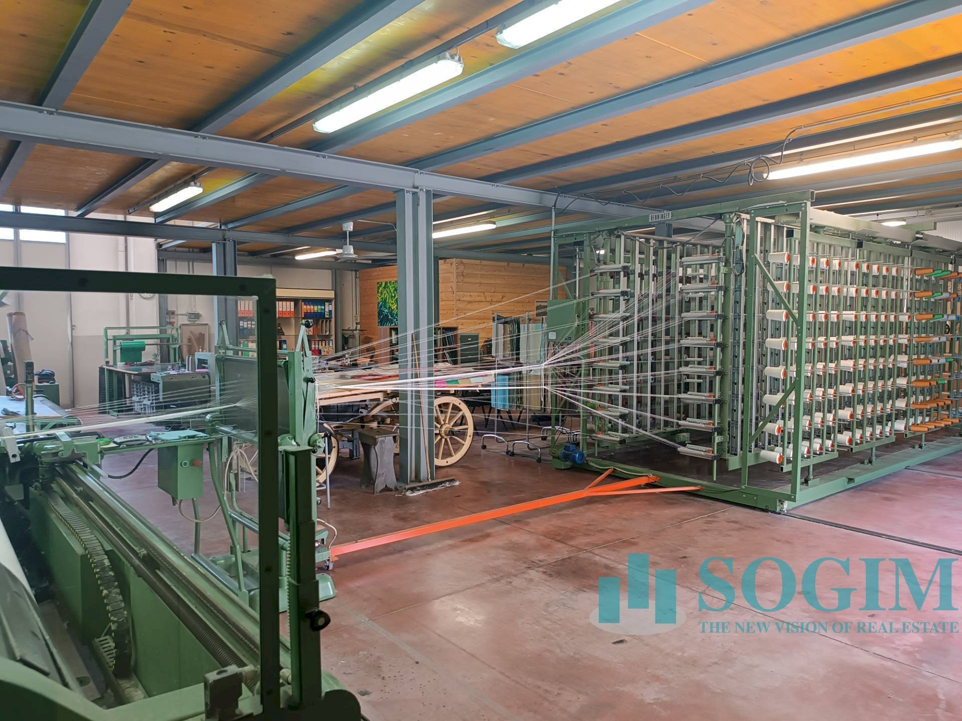 Interno_1 - Capannone Via caduti oltronesi
 
1, Oltrona di San Mamette - foto 3