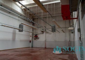 Foto 6 - Capannone Via caduti oltronesi
 
1, Oltrona di San Mamette - foto 6