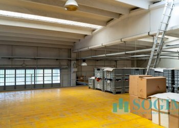 Foto 13 - Capannone Via caduti oltronesi
 
1, Oltrona di San Mamette - foto 13