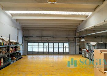 Foto 14 - Capannone Via caduti oltronesi
 
1, Oltrona di San Mamette - foto 14