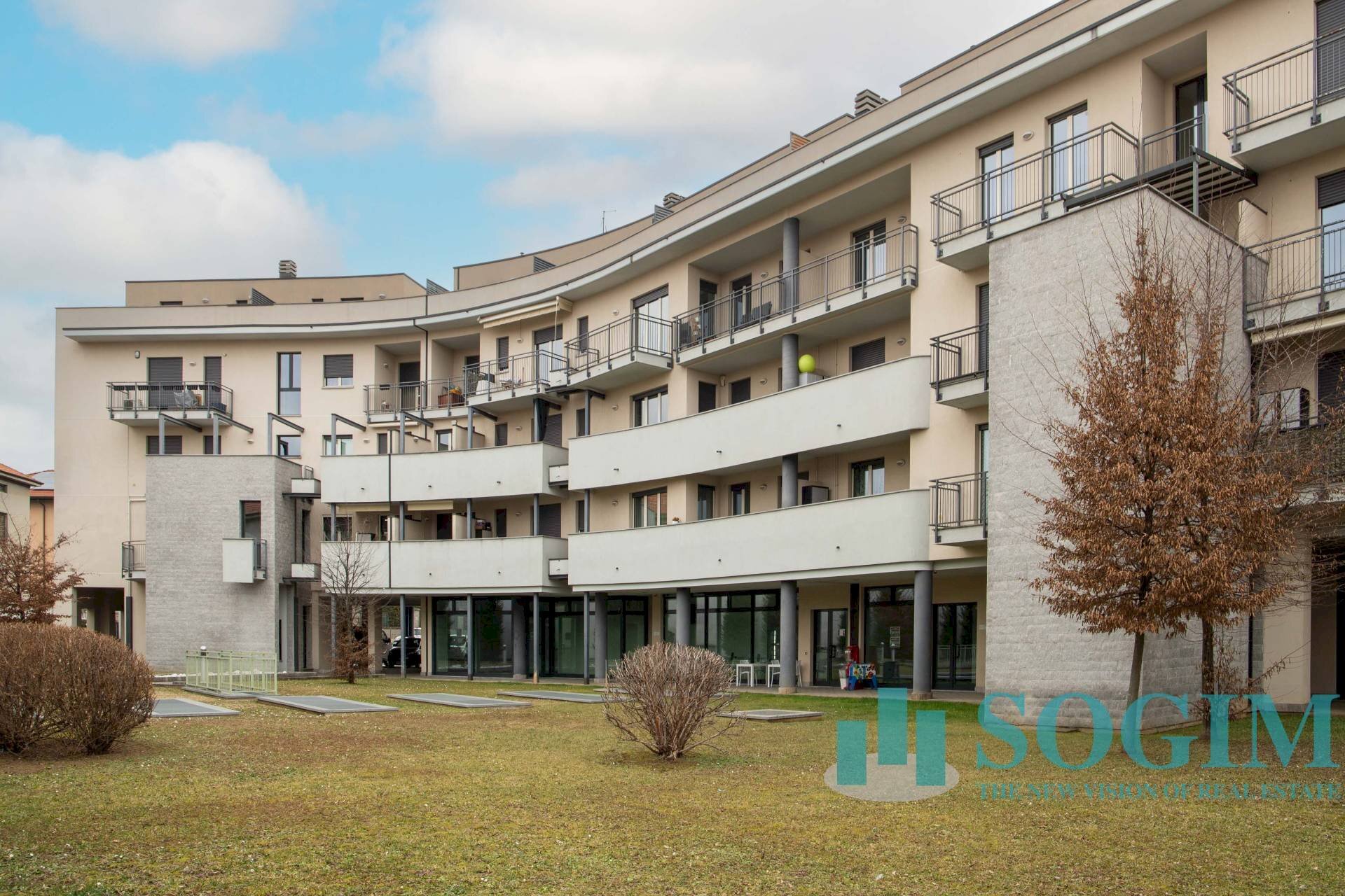 Foto 1 - Shop via Toti, Carugo - photo 1