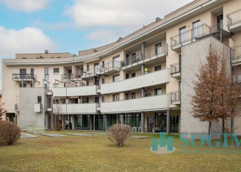 Foto 1 - Negozio via Toti, Carugo - foto 1