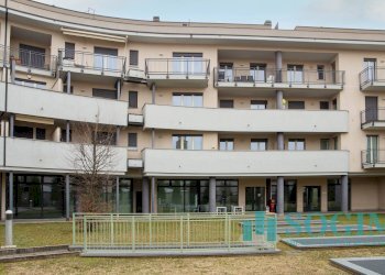 Foto 4 - Negozio via Toti, Carugo - foto 4