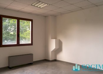 Ufficio primo piano_3 - Capannone Via Grigne
 
1, Locate Varesino - foto 15