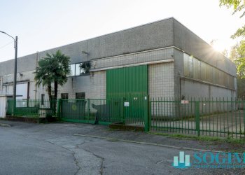 Esterno - Capannone Via Adamello
 
19, Locate Varesino - foto 1