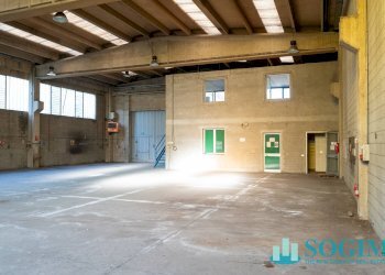 Interno - Capannone Via Adamello
 
19, Locate Varesino - foto 7