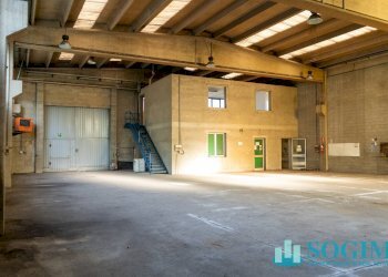 Interno - Capannone Via Adamello
 
19, Locate Varesino - foto 9