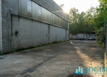 Esterno - Capannone Via Adamello
 
19, Locate Varesino - foto 16