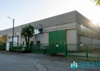 Esterno - Capannone Via Adamello
 
19, Locate Varesino - foto 21