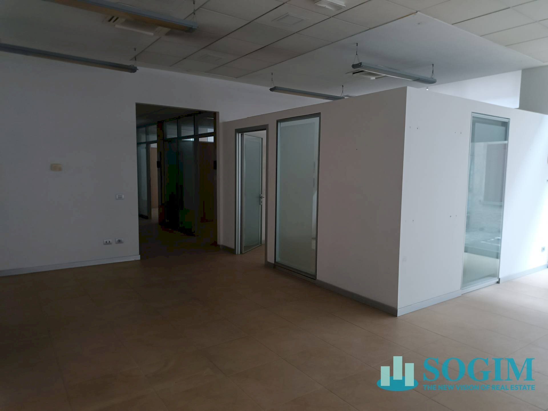 Foto 3 - Locale Commerciale Via Varesina
 
1, Lurate Caccivio - foto 3