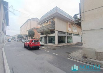 Foto 1 - Commercial Premises Via Varesina
 
1, Lurate Caccivio - photo 1
