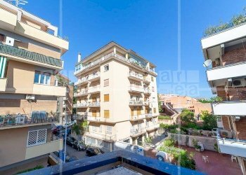 Foto 21 - Four-room apartment VIA PAOLA FALCONIERI
 
82, Roma - photo 3