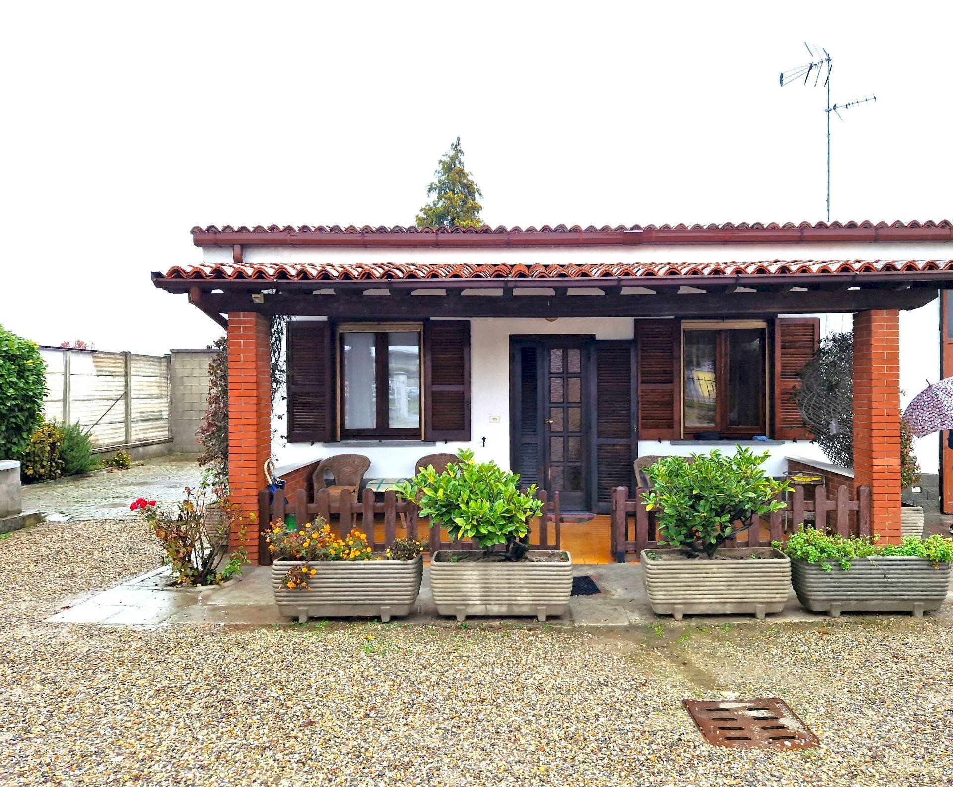 Foto 1 - Locale Commerciale Via 1 Maggio
 
15, Filighera - foto 1