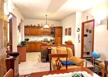 Foto 11 - Locale Commerciale Via 1 Maggio
 
15, Filighera - foto 11