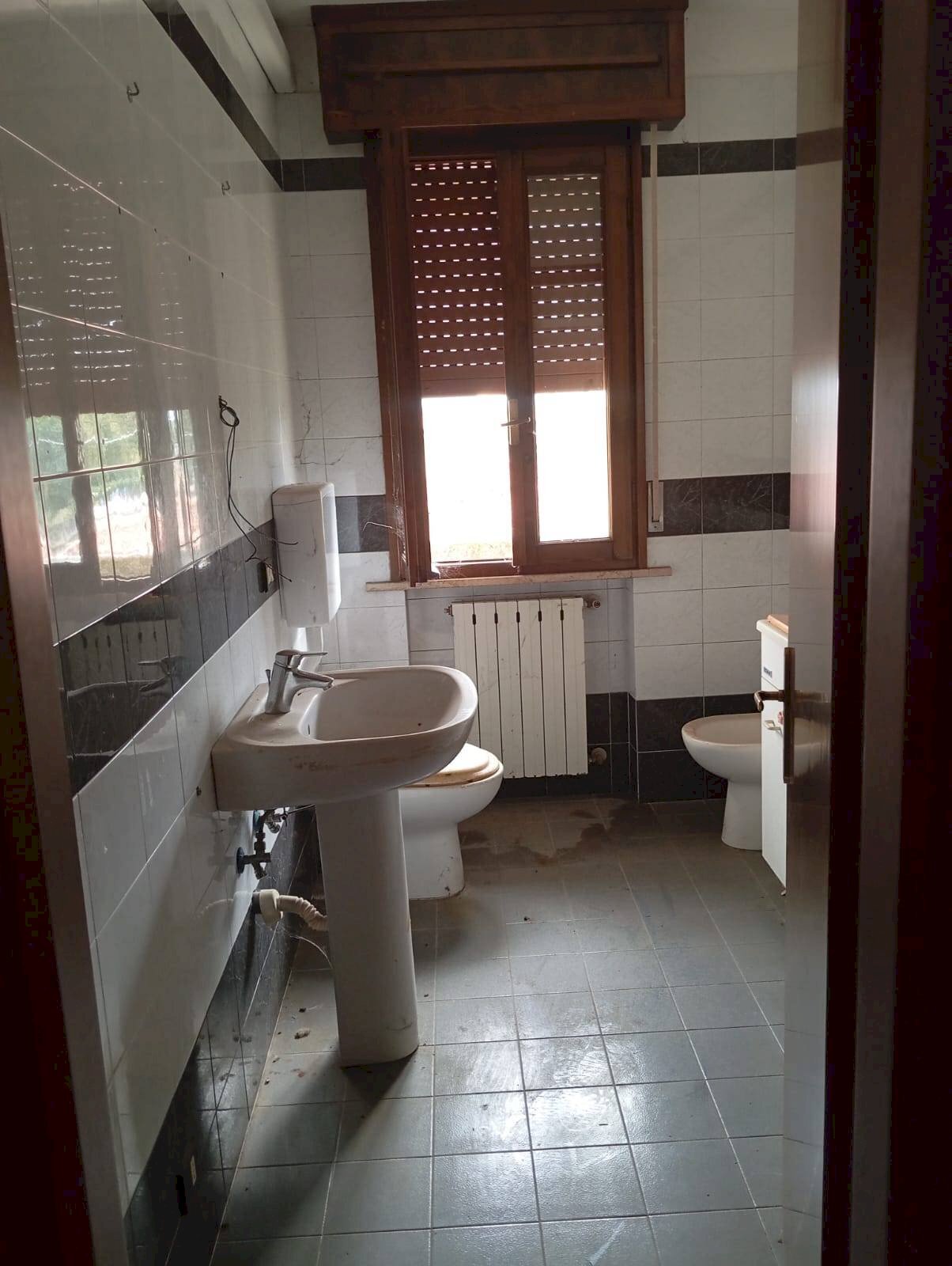 Foto 3 - Stabile - Palazzo VIA CHIESA
 
4, Curtatone - foto 3