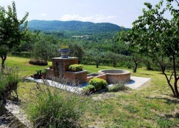 Fontana ornamentale - Agriturismo contrada Coccioleto
 
73, Carpineto Sinello - foto 2