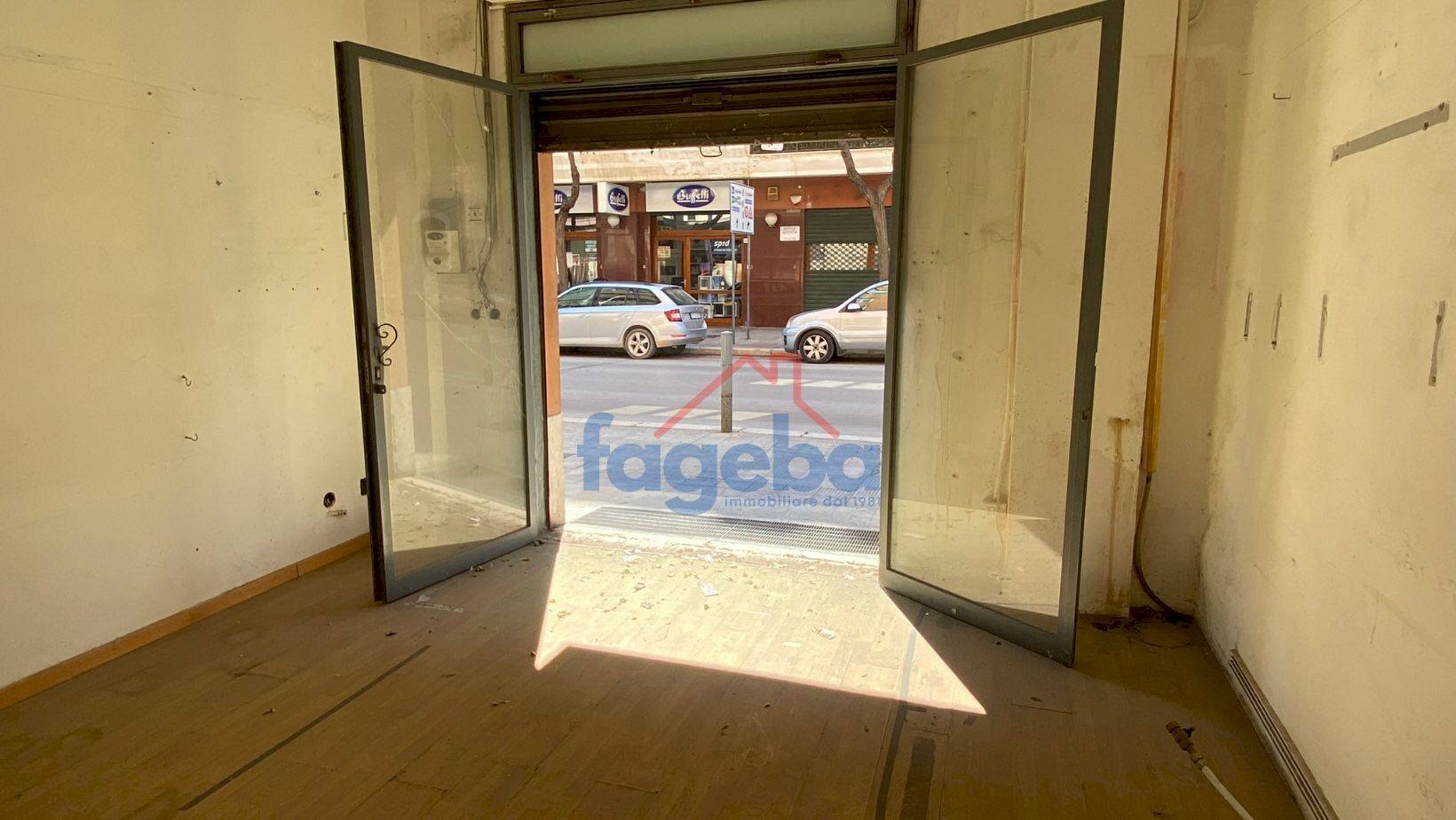 Foto 3 - Locale Commerciale CORSO IMBRIANI
 
92, Trani - foto 3