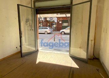 Foto 3 - Locale Commerciale CORSO IMBRIANI
 
92, Trani - foto 3