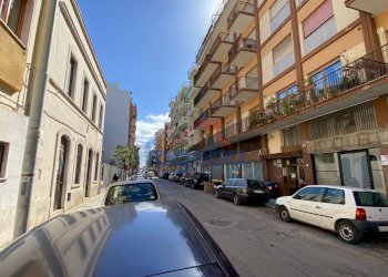 Foto 5 - Locale Commerciale VIA DE ROBERTIS
 
76-78/80, Trani - foto 4