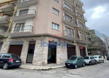 Foto 1 - Locale Commerciale VIA BEBIO
 
54, Trani - foto 1